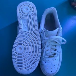 us 7 womans air force 1 low